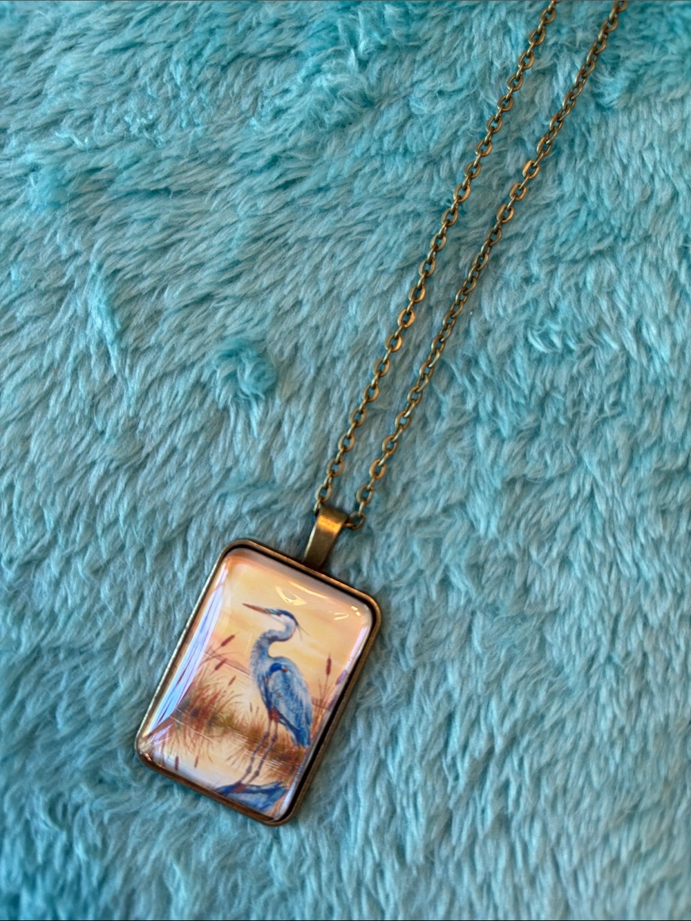 Blue Heron Beach Lake Styled Glass Cabachon Pendant Necklace NWT 18-20” brass
